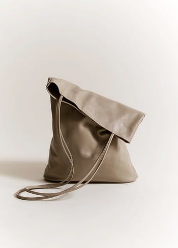 Slim Lamb Sak | Taupe | Modern Weaving