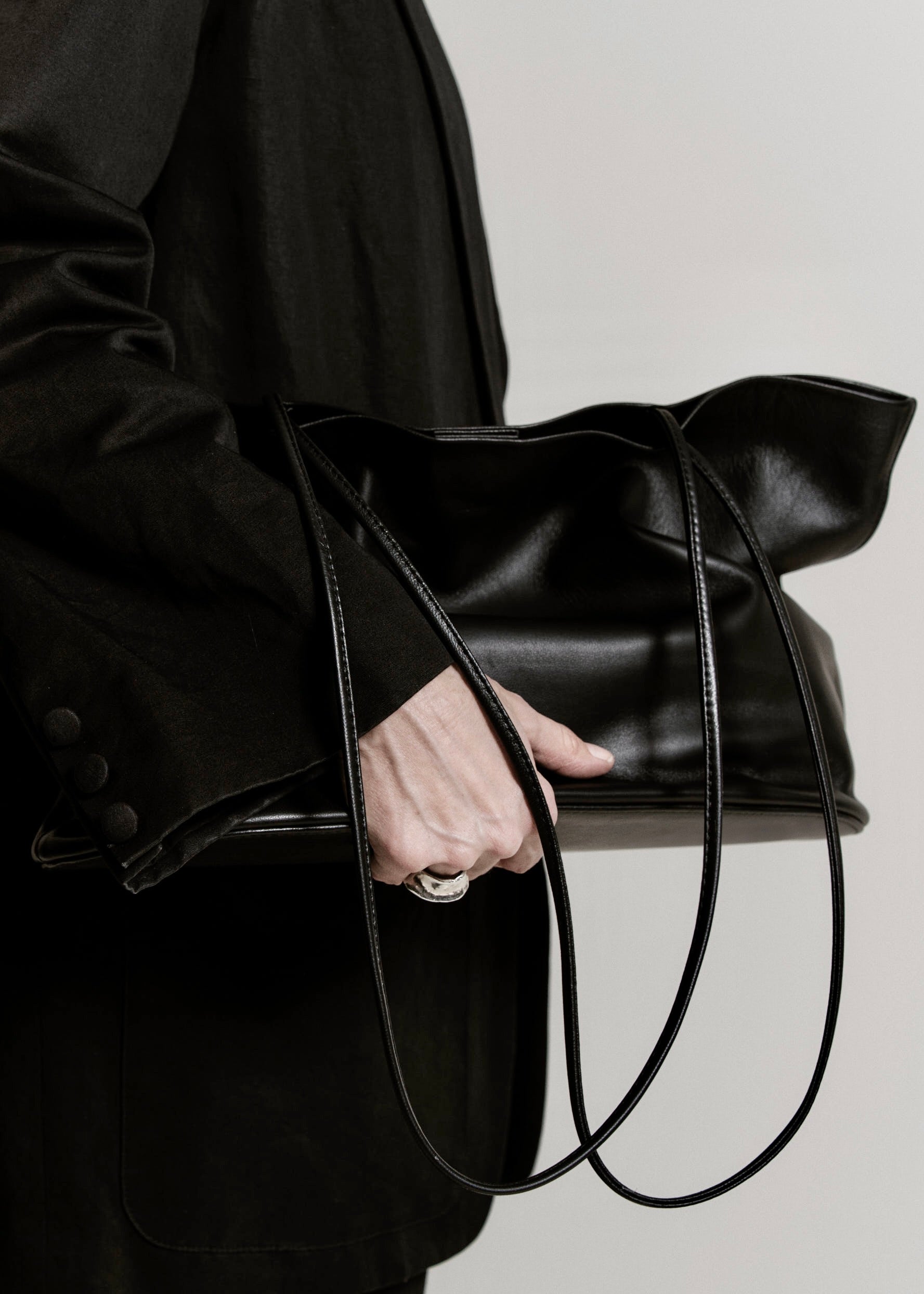 Relaxed Basket - Black | Handbags | Modern Weaving | Modern Weaving