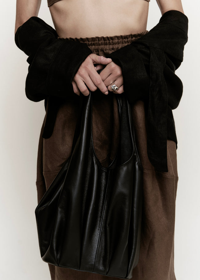 ★TOUT Y EST★ Simple shopper bag 62 pleated pleats black S Petite Pleated Shopper | Black | Modern Weaving