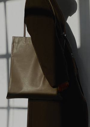Slim Lamb Sak | Black | Modern Weaving